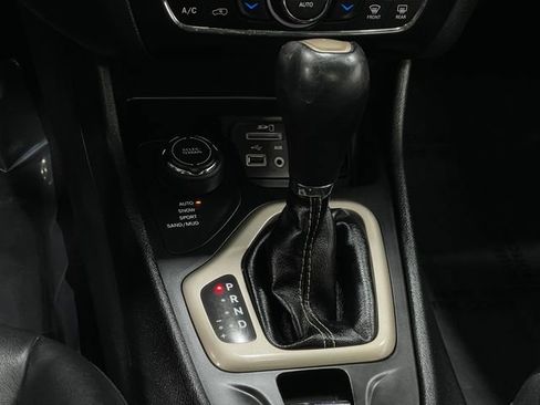 Used 2018 Jeep Cherokee Limited w/ Technology Group image 30