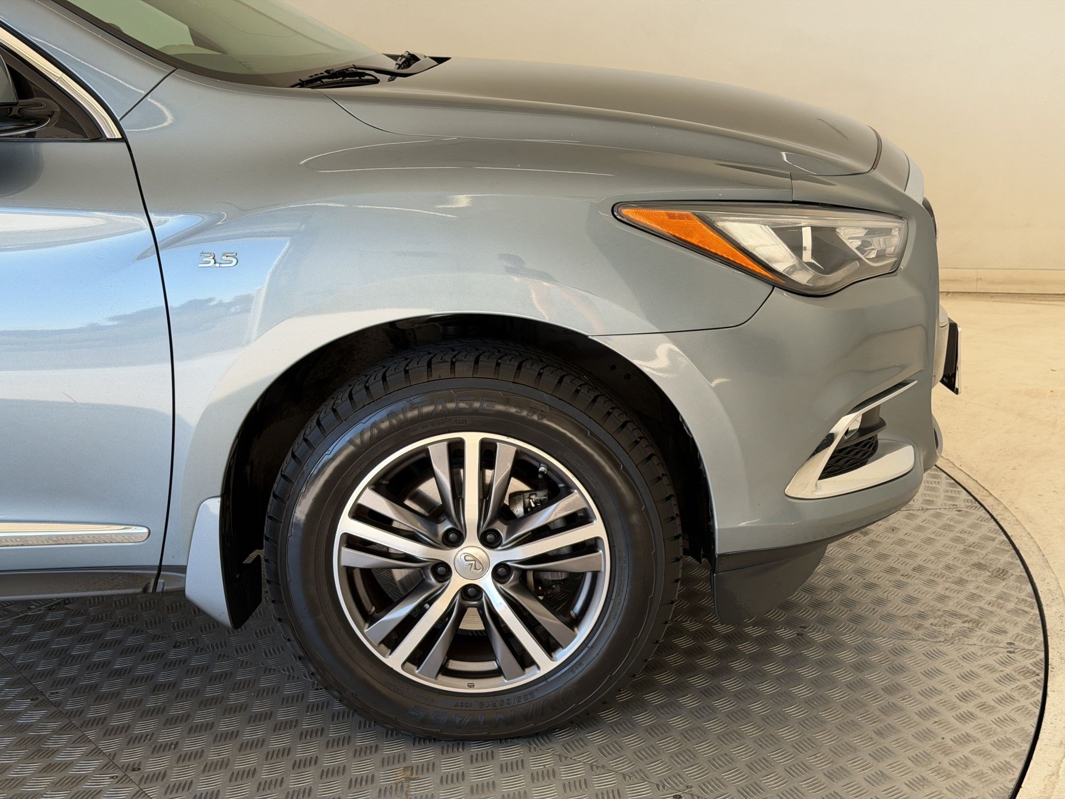 Used 2017 INFINITI QX60 Luxe AWD/4WD image 12