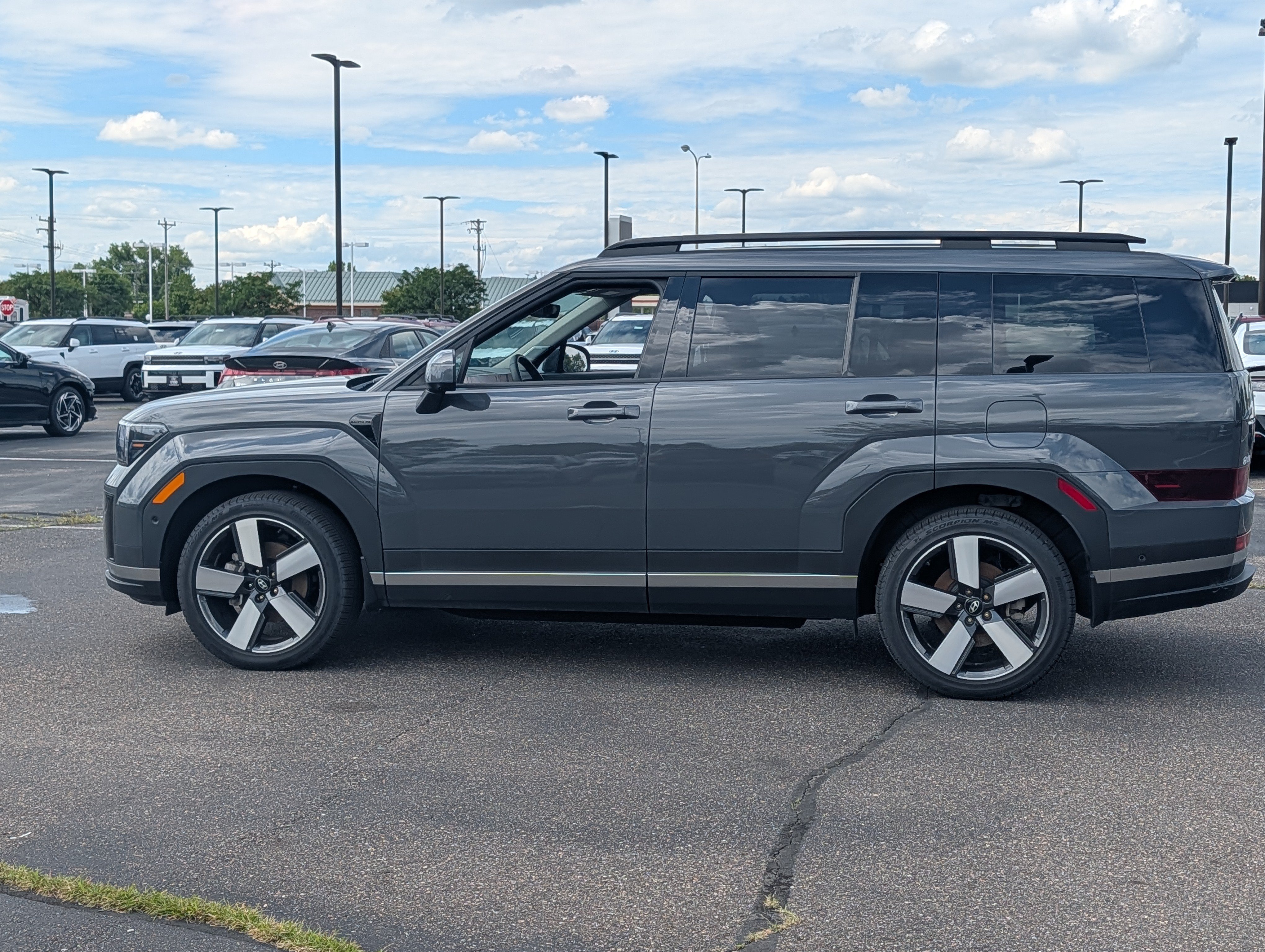 Used 2026 Hyundai Santa Fe Limited AWD/4WD image 2