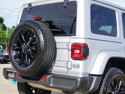 Used 2024 Jeep Wrangler Unlimited Sahara AWD/4WD image 5