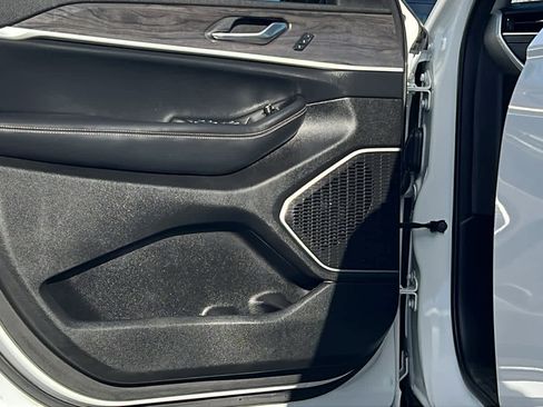 Certified 2022 Jeep Grand Cherokee L Limited image 23