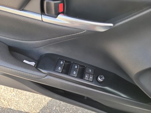 Used 2018 Toyota Camry XSE FWD image 16