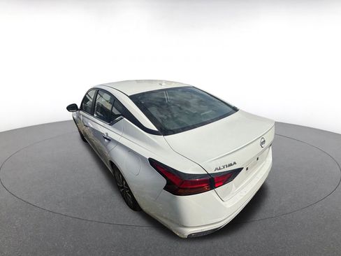 Used 2025 Nissan Altima 2.5 SV FWD image 7