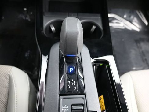 Used 2023 Toyota Prius XLE AWD/4WD image 15
