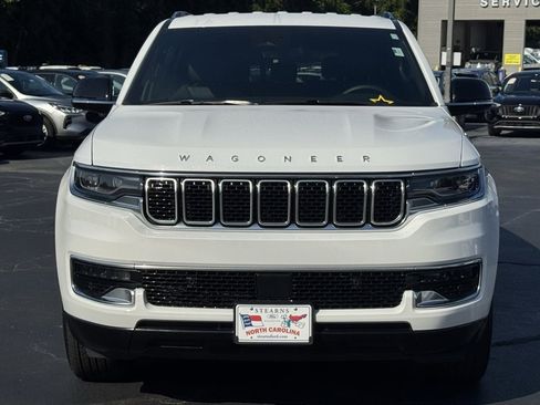 Used 2024 Jeep Wagoneer L Base image 18