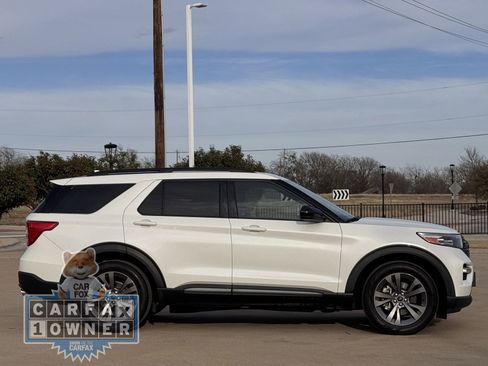 Used 2022 Ford Explorer XLT w/ Equipment Group 202A image 2