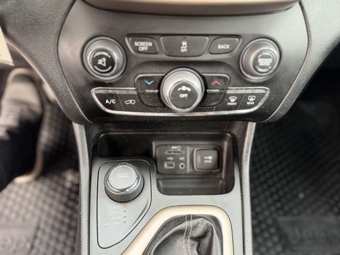 Used 2016 Jeep Cherokee Sport w/ Cold Weather Group image 18