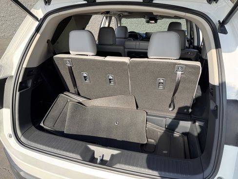 Used 2025 Honda Pilot Touring image 19