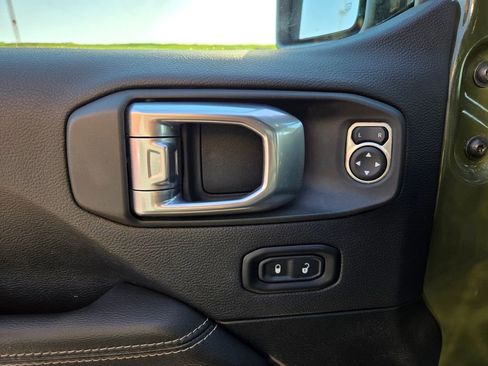 Used 2022 Jeep Wrangler Unlimited Sahara w/ Cold Weather Group AWD/4WD image 14