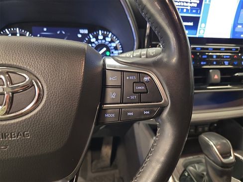 Used 2020 Toyota Highlander Platinum image 18