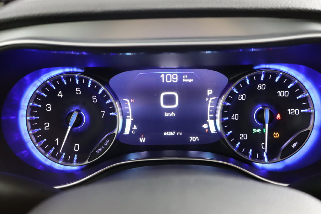 Used 2025 Chrysler Pacifica Limited FWD image 11