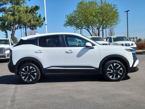 Used 2025 Nissan Kicks SV AWD/4WD image 2