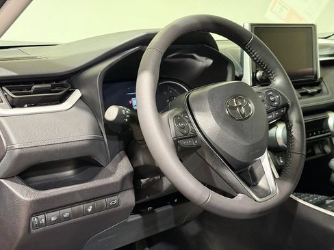 Certified 2025 Toyota RAV4 XLE AWD/4WD image 17