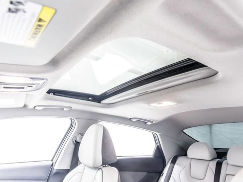 Used 2025 Hyundai Elantra Limited image 15