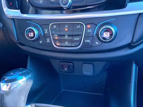 Used 2019 Chevrolet Traverse LT FWD image 34