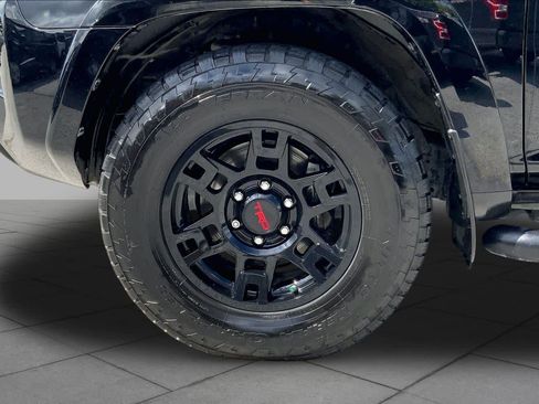 Used 2021 Toyota 4Runner SR5 Premium w/ Moonroof Package RWD image 11