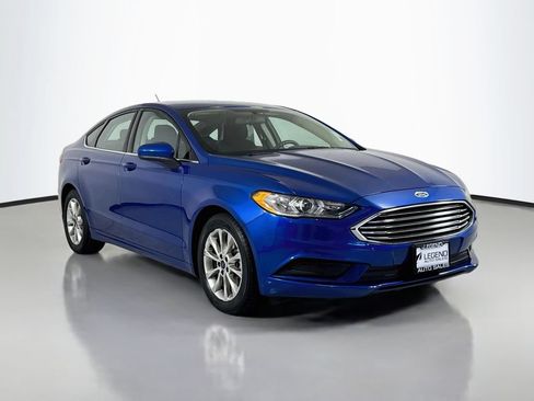Used 2017 Ford Fusion SE FWD image 4