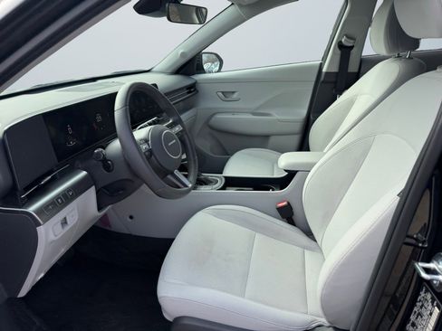 Used 2025 Hyundai Kona SEL image 11