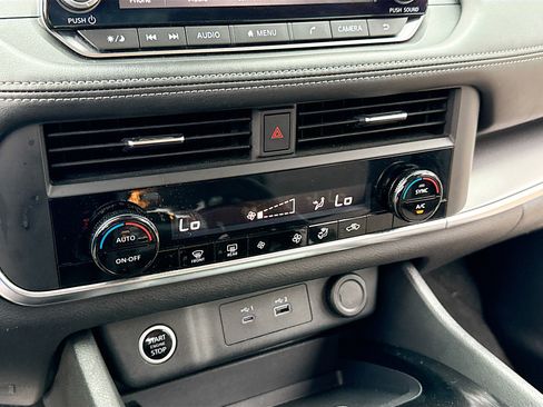 Used 2023 Nissan Rogue SV FWD image 10