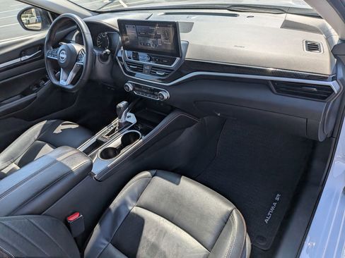 Used 2025 Nissan Altima 2.5 SR w/ SR Premium Package image 38