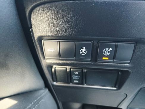 Used 2023 Nissan Armada SL w/ Captain's Chairs Package image 40