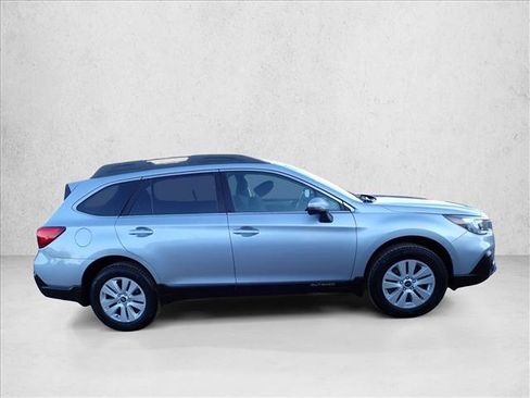 Used 2019 Subaru Outback 2.5i Premium image 5