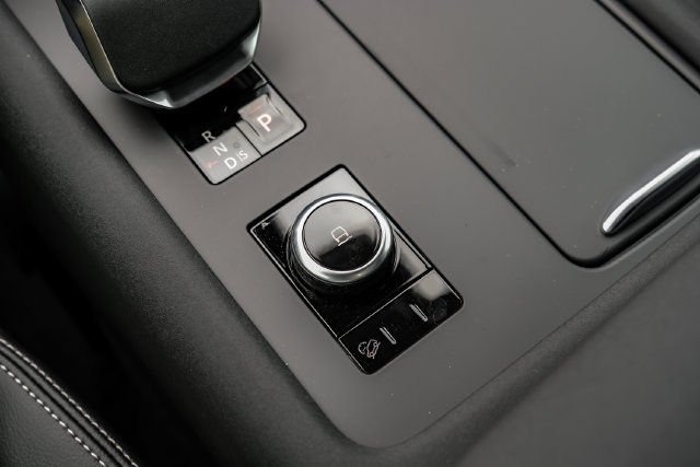 New 2026 Land Rover Discovery Limited Edition AWD/4WD image 32