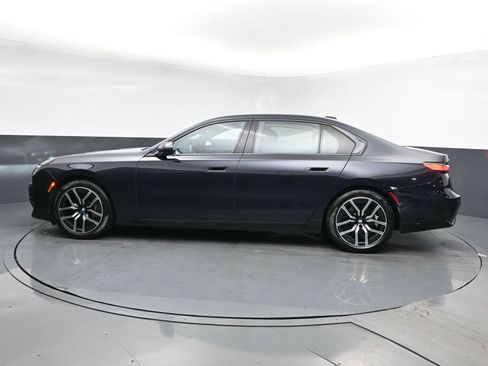 Used 2025 BMW 740i xDrive AWD/4WD image 4