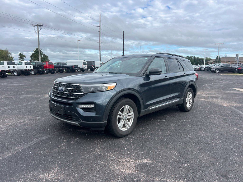 Used 2023 Ford Explorer XLT w/ Equipment Group 202A AWD/4WD image 4