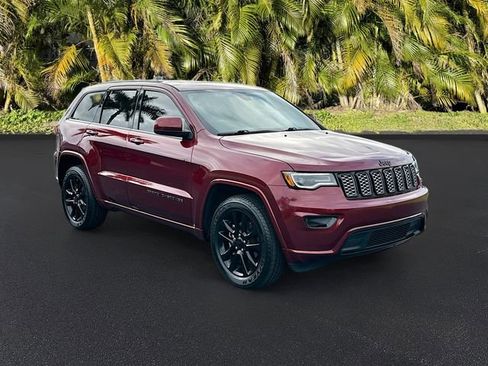 Used 2020 Jeep Grand Cherokee Altitude image 2