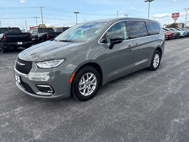 Used 2024 Chrysler Pacifica Touring-L FWD image 1