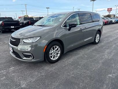 Used 2024 Chrysler Pacifica Touring-L