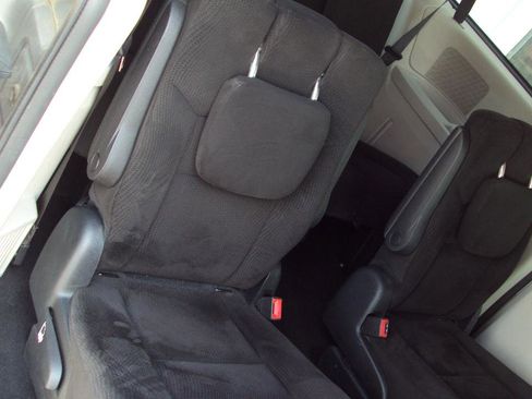 Used 2016 Dodge Grand Caravan SE image 10