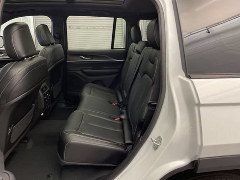 New 2025 Jeep Grand Cherokee Limited w/ Trailer Tow Package AWD/4WD image 18