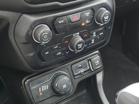 Used 2023 Jeep Renegade Altitude w/ Sun/Sound Group image 31