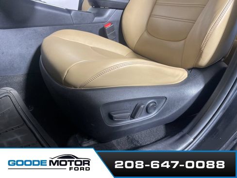 Used 2021 Toyota RAV4 XLE Premium AWD/4WD image 11