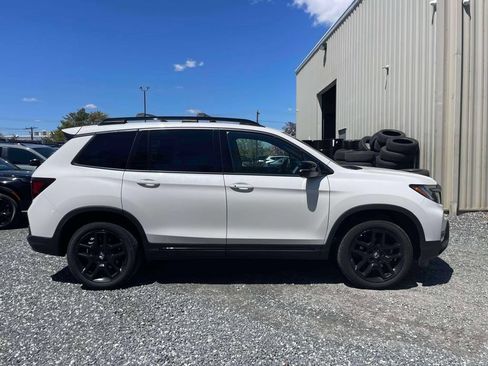 Certified 2025 Honda Passport Black Edition image 4