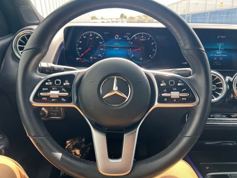 Used 2023 Mercedes-Benz GLB 250 image 24