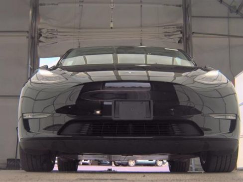 Used 2021 Tesla Model Y Long Range AWD/4WD image 3