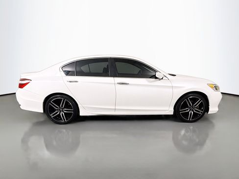 Used 2017 Honda Accord Sport image 11