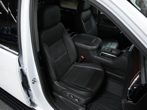 Used 2024 GMC Sierra 2500 Denali w/ Denali Reserve Package image 16