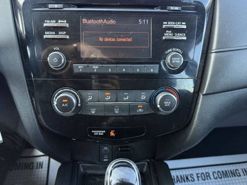 Used 2017 Nissan Rogue S AWD/4WD image 17