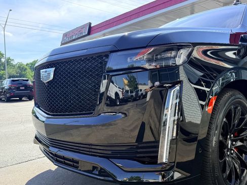 Used 2024 Cadillac Escalade ESV Sport Platinum w/ LPO, ONYX Package AWD/4WD image 16