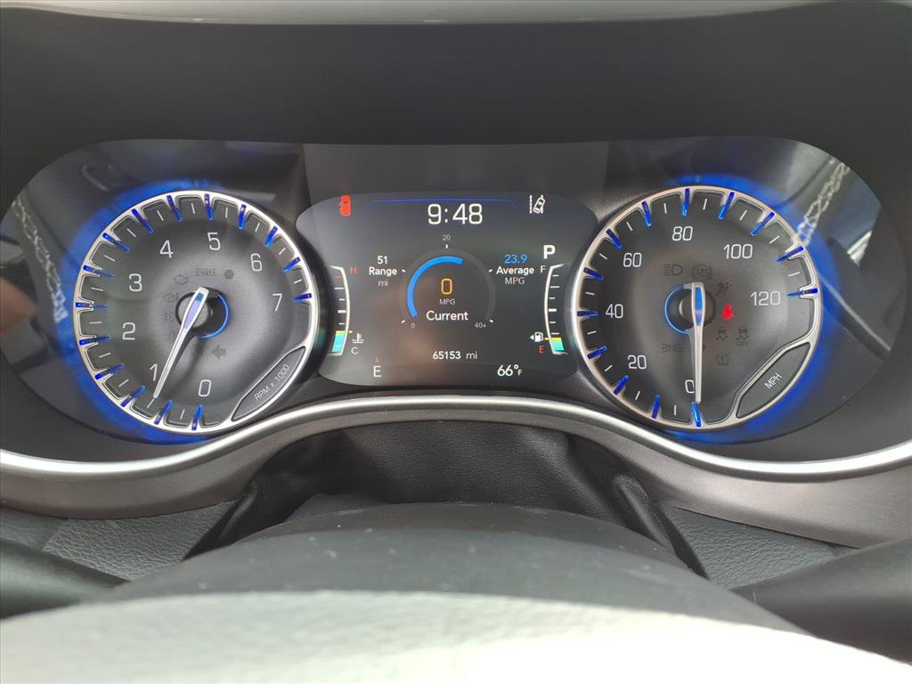 Used 2023 Chrysler Pacifica Touring-L FWD image 21