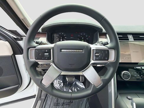 Certified 2025 Land Rover Discovery Dynamic SE AWD/4WD image 38