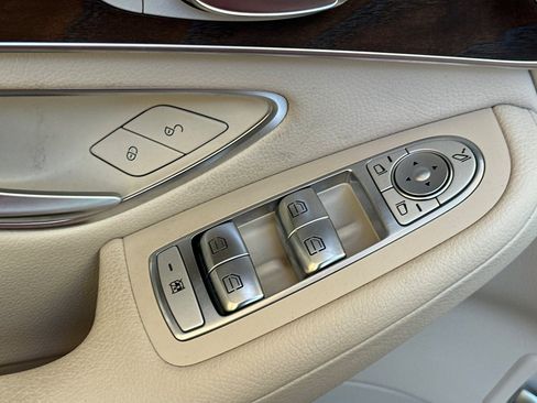 Used 2019 Mercedes-Benz GLC 300 4MATIC image 13