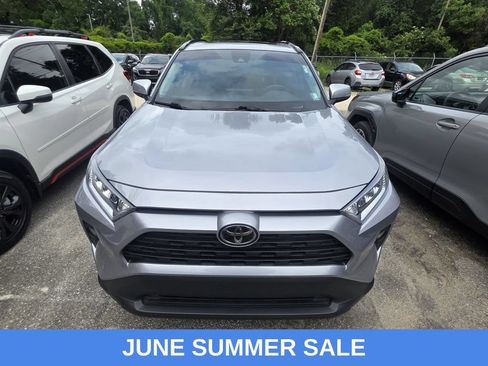 Used 2019 Toyota RAV4 XLE w/ Convenience Package FWD image 3