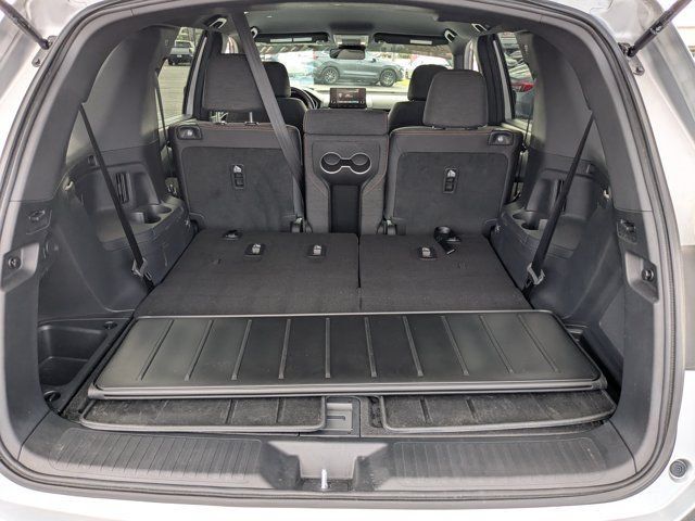 Used 2025 Honda Pilot Sport image 13