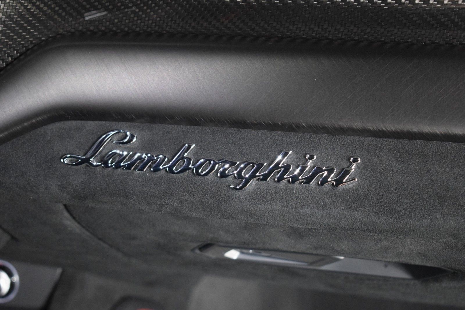 Used 2024 Lamborghini Urus Performante AWD/4WD image 25