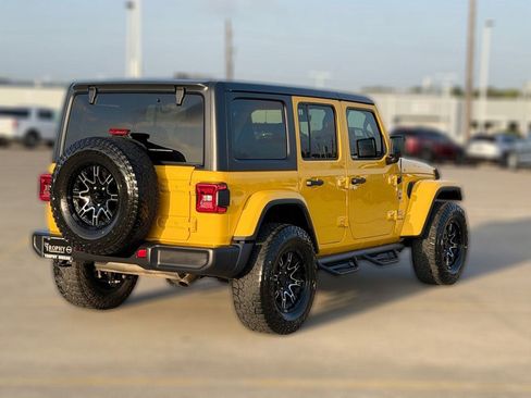 Used 2019 Jeep Wrangler Unlimited Sahara AWD/4WD image 7